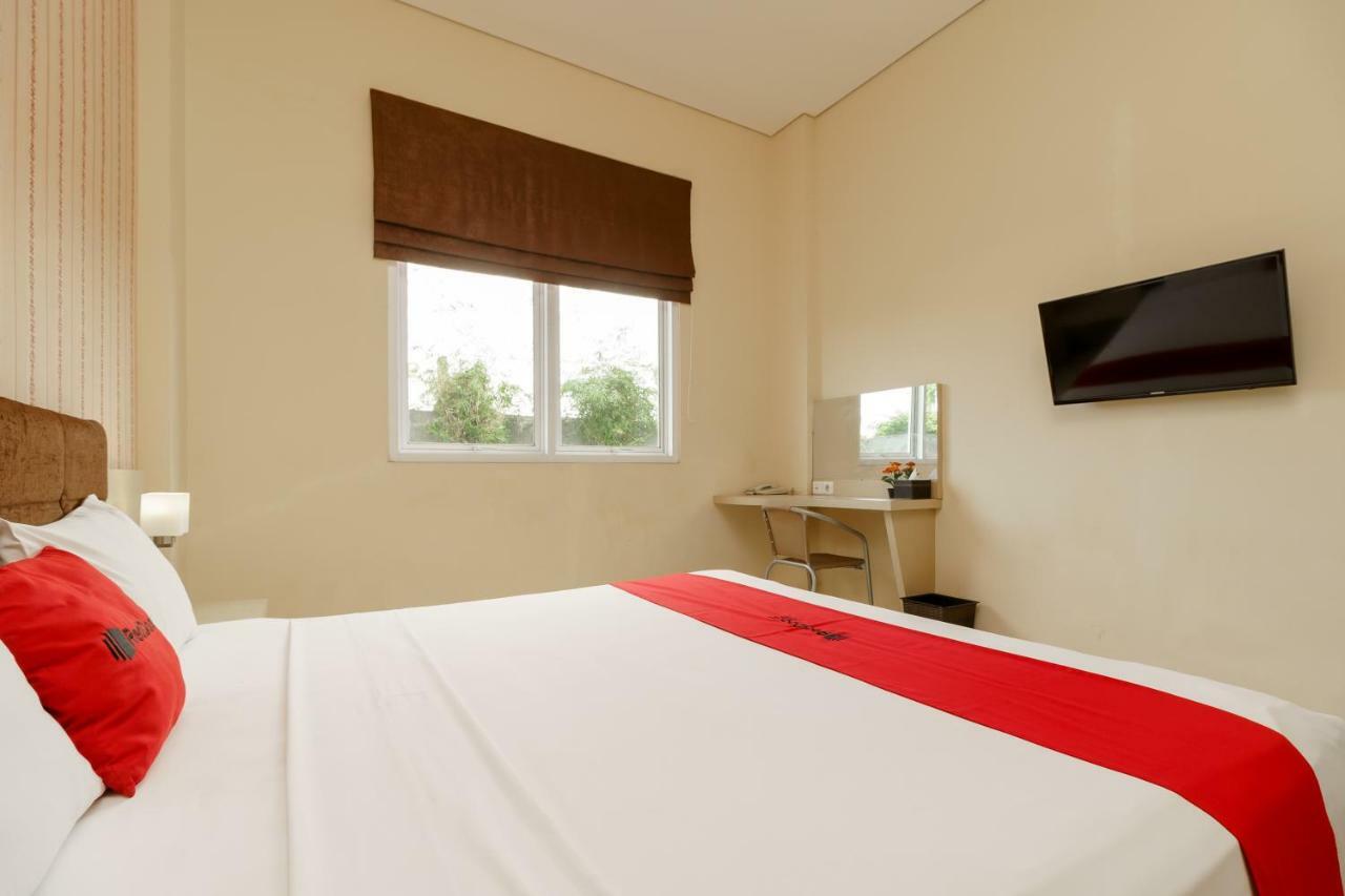 Reddoorz Plus Near Sangkareang Park Mataram Exterior photo