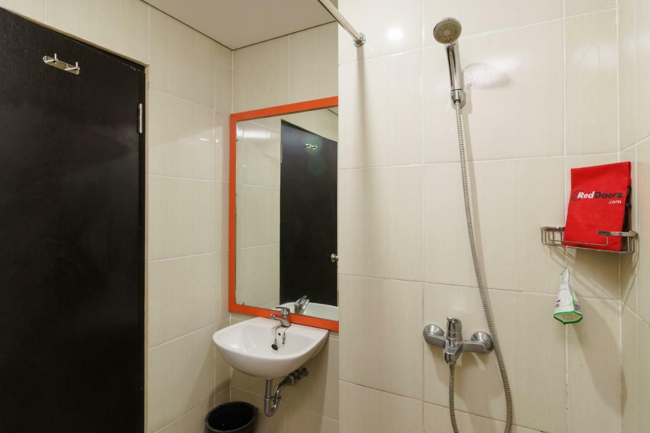 Reddoorz Plus Near Sangkareang Park Mataram Exterior photo