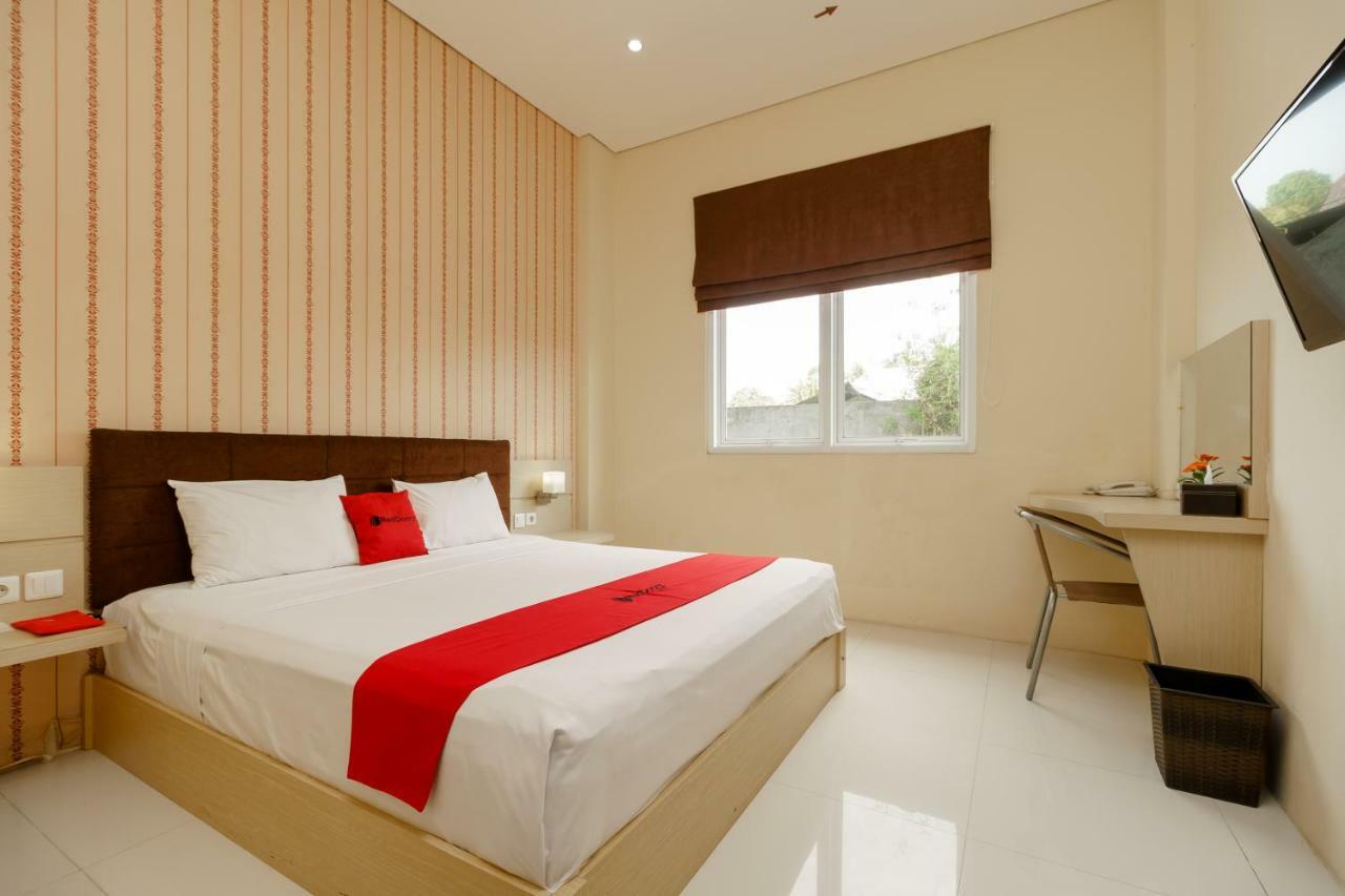 Reddoorz Plus Near Sangkareang Park Mataram Exterior photo
