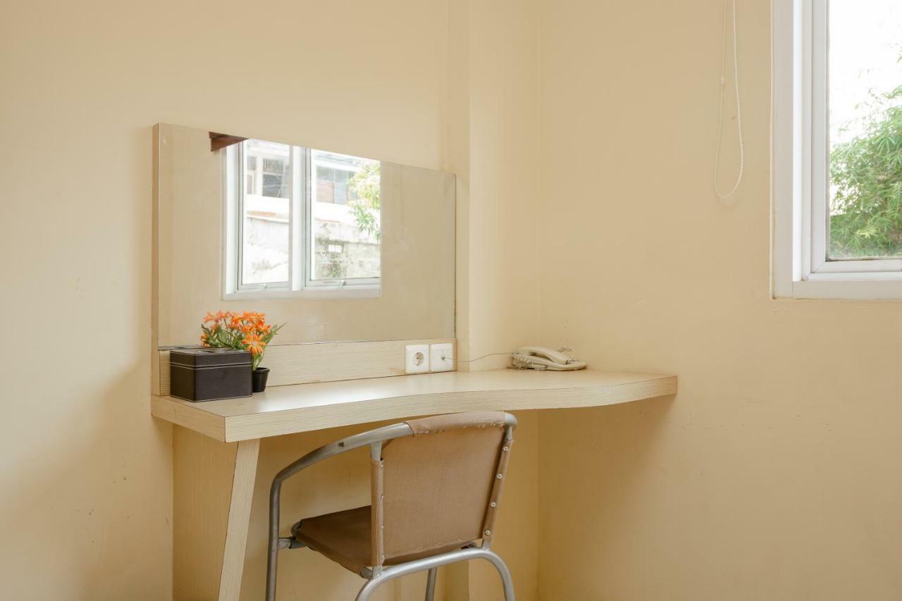 Reddoorz Plus Near Sangkareang Park Mataram Exterior photo