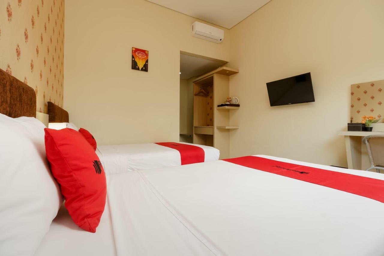 Reddoorz Plus Near Sangkareang Park Mataram Exterior photo