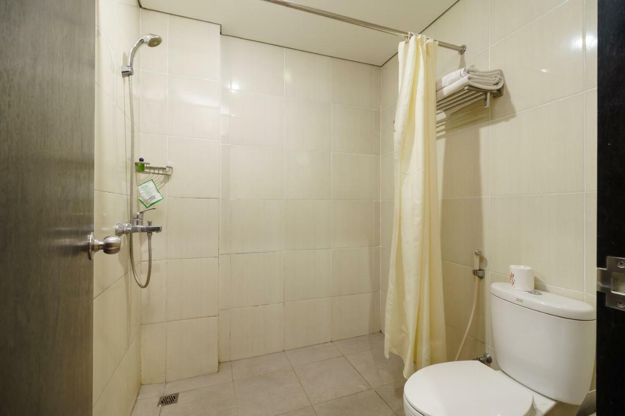 Reddoorz Plus Near Sangkareang Park Mataram Exterior photo