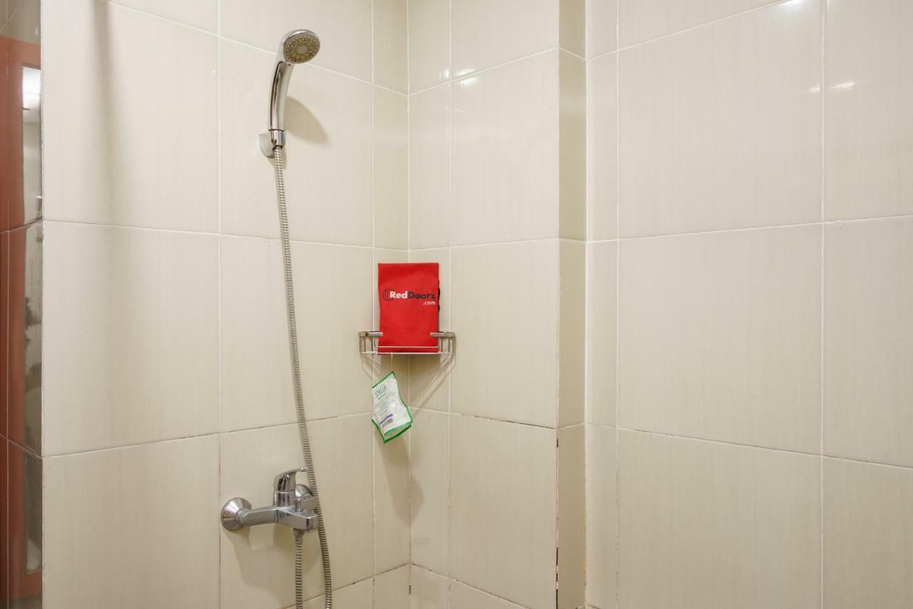 Reddoorz Plus Near Sangkareang Park Mataram Exterior photo
