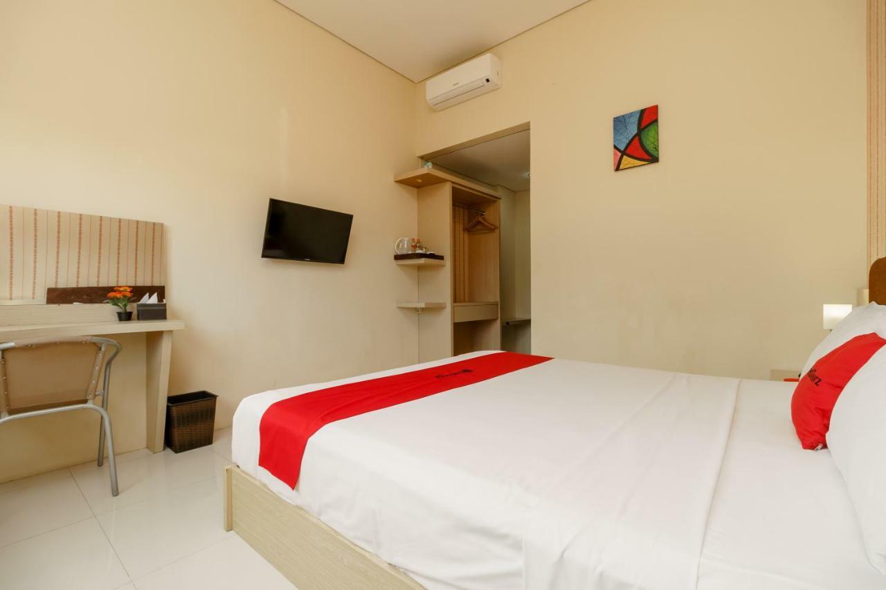 Reddoorz Plus Near Sangkareang Park Mataram Exterior photo